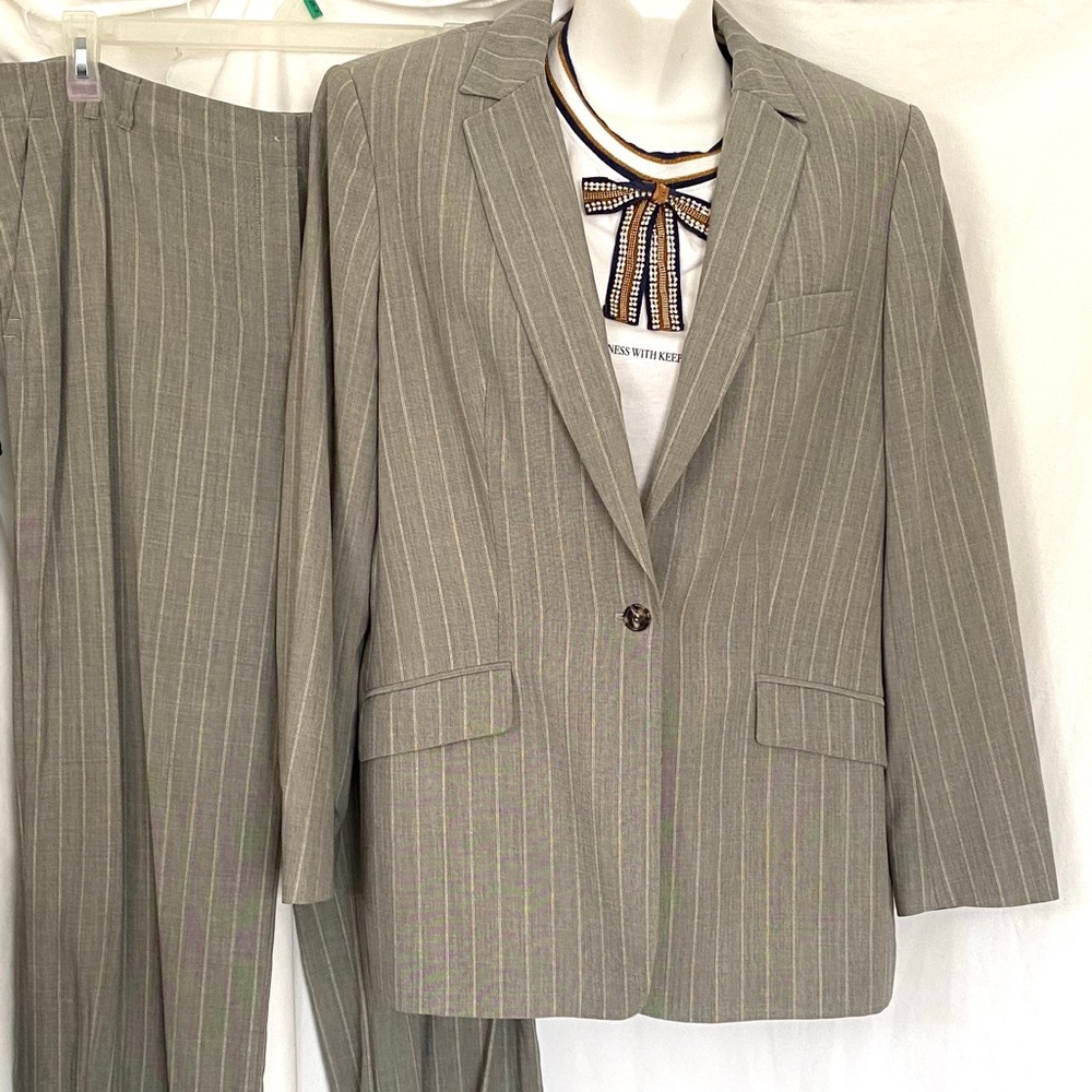 Vintage Jaeger Suit Light Weight Pinstripe US 14